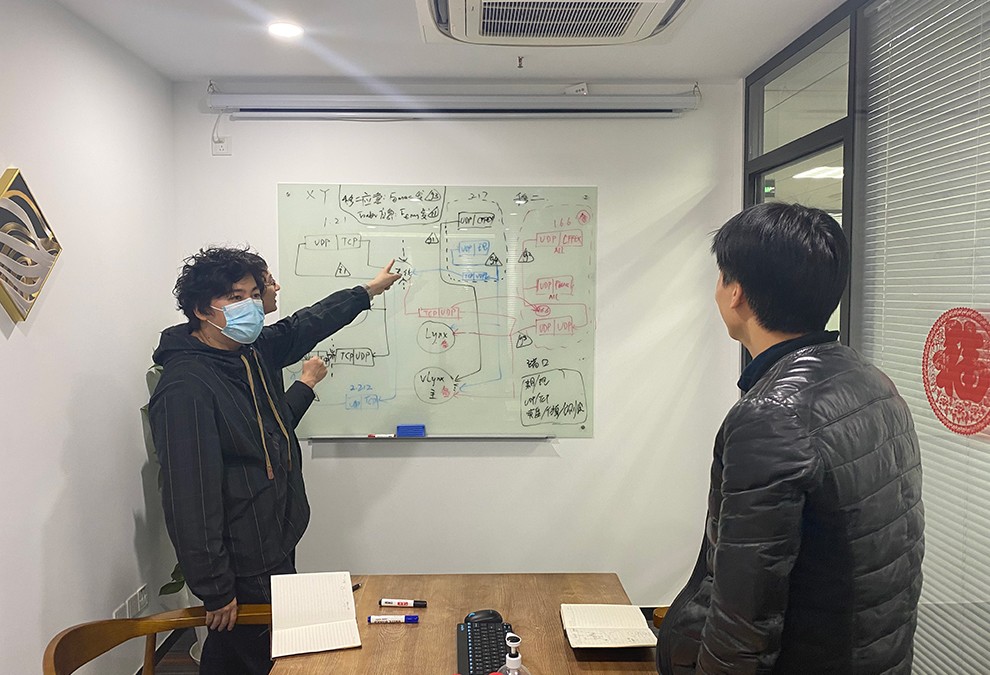     扁平化管理模式，高效无阻自由沟通，你的能力和努力决定你的舞台和空间。