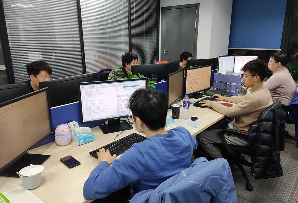 不断创新，相互合作，自主研究与共同探索相结合，工作节奏由自己掌控。